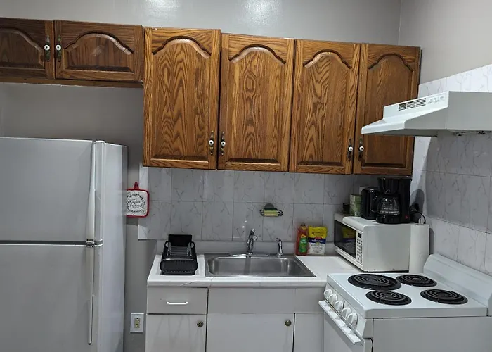 Private, Spacious & Comfy 1 Bedroom Entire Suite With Separate Entry & Free Parking