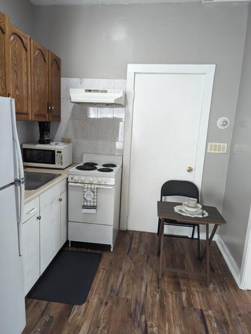 Private, Spacious & Comfy 1 Bedroom Entire With Separate Entry & Free Parking