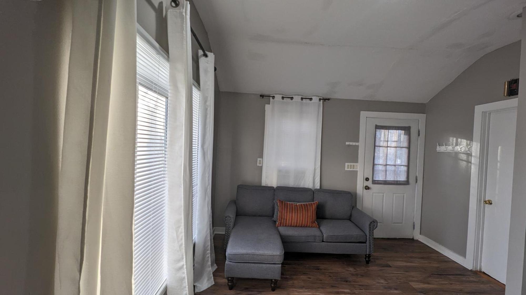 Appartement Private, Spacious & Comfy 1 Bedroom Entire With Separate Entry & Free Parking *