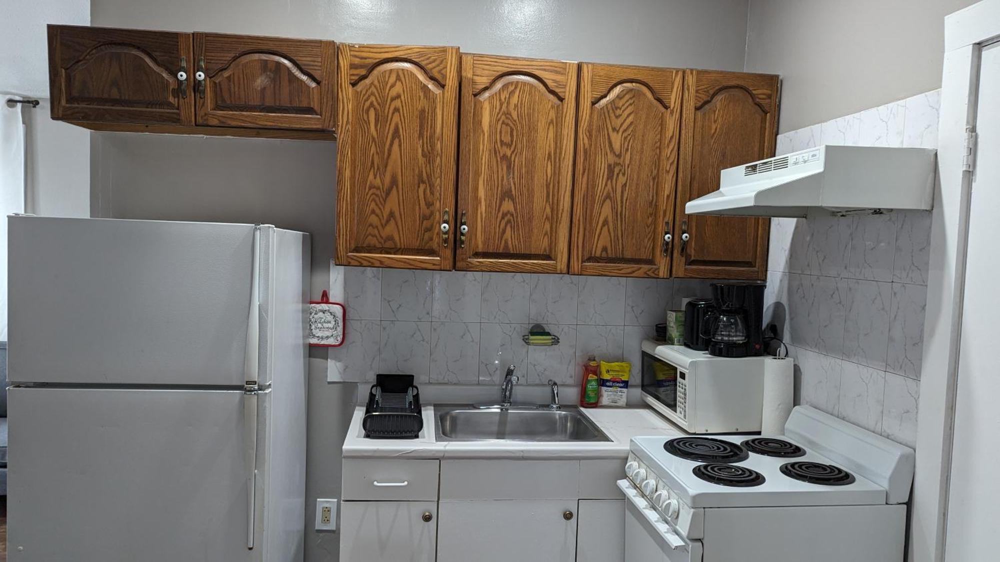 Private, Spacious & Comfy 1 Bedroom Entire With Separate Entry & Free Parking Appartement *