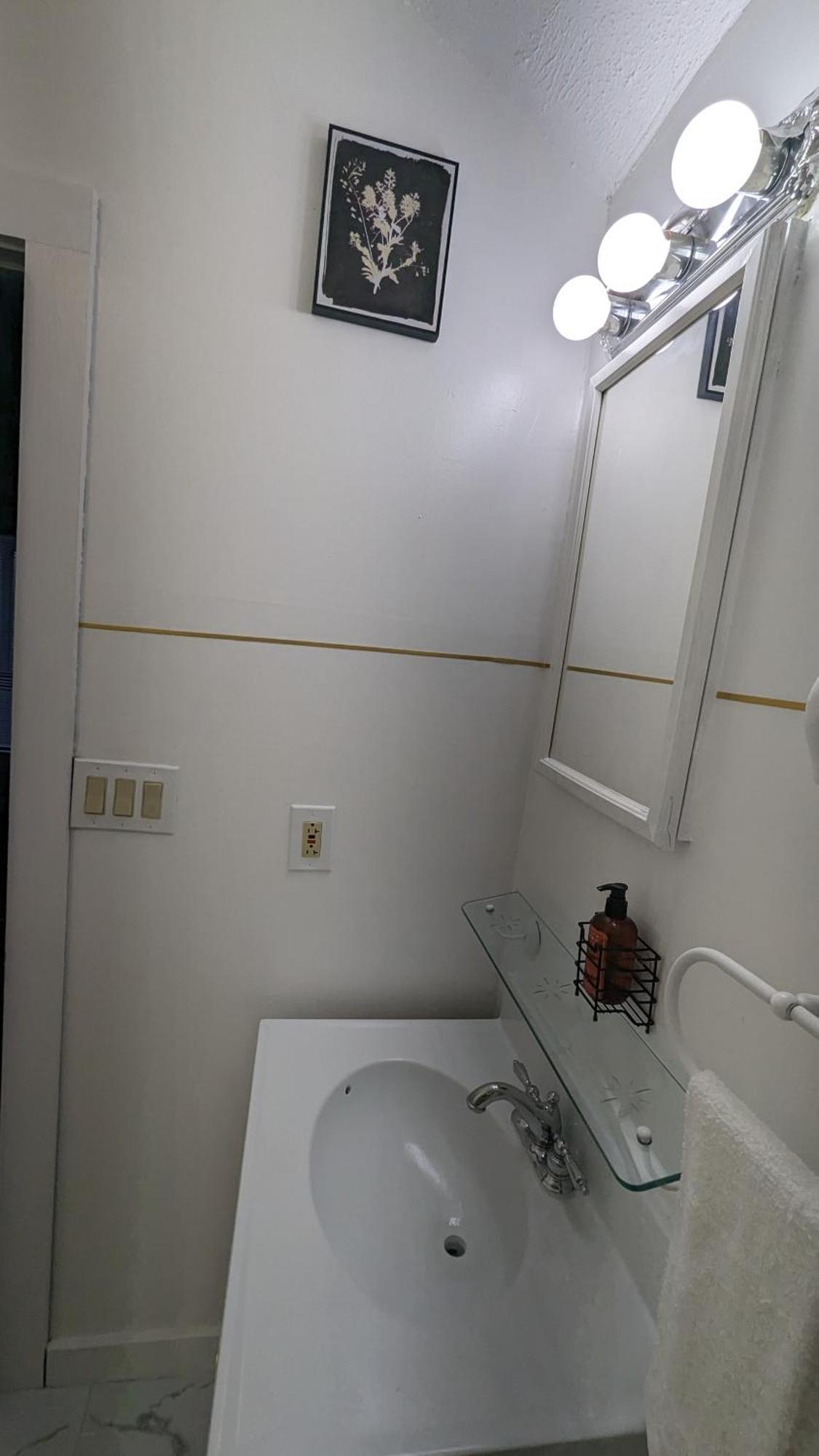 Private, Spacious & Comfy 1 Bedroom Entire With Separate Entry & Free Parking Apartamento